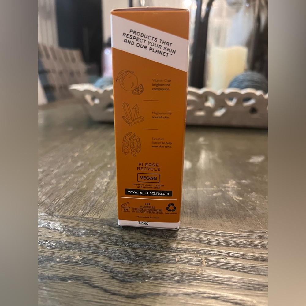 ✨REN Vegan Glow Daily Vitamin C Gel Cream - Picture 2 of 6